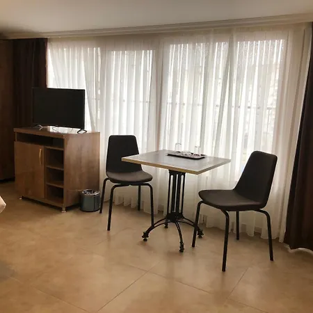 Real Life Hotel 3*