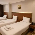 Hotel Real Life