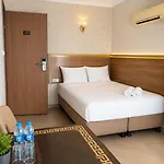 Hotel Real Life 3*