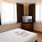 Hotel Real Life