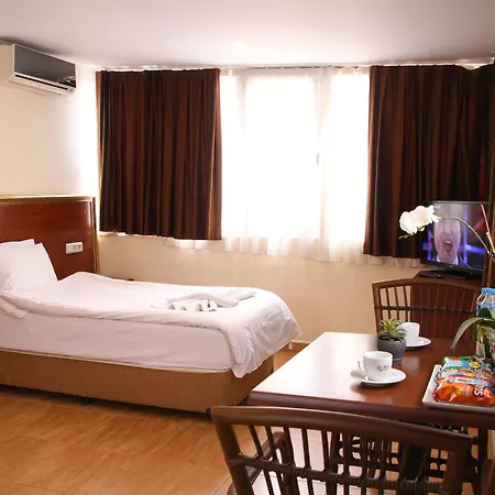 Real Life Hotel Istanboel