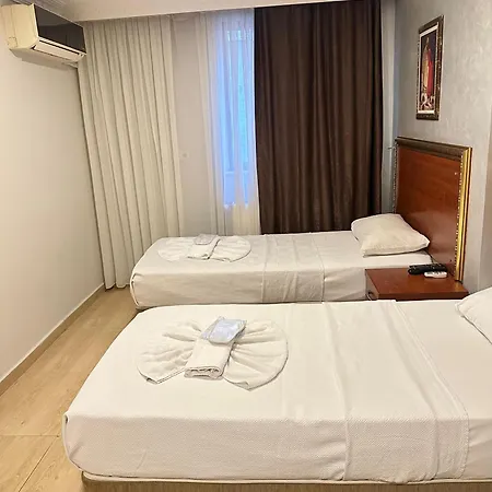 Real Life Hotel Istanboel
