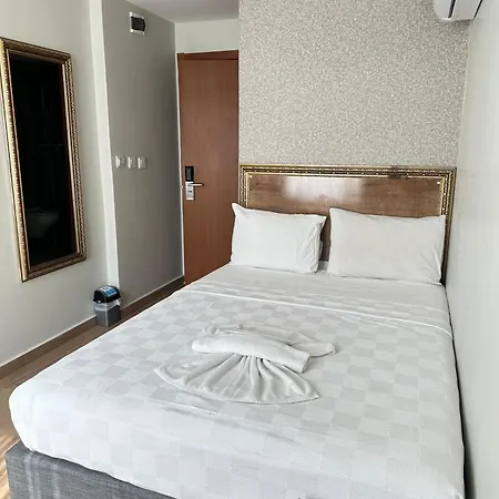 Hotel Real Life