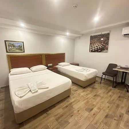 Real Life 3* İstanbul