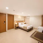 Hotel Real Life
