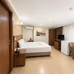 Hotel Real Life