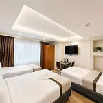 Real Life Hotel 3*