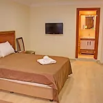 ريال لايف فندق